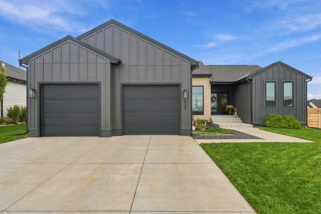 923 W Desert Vis Dr-01