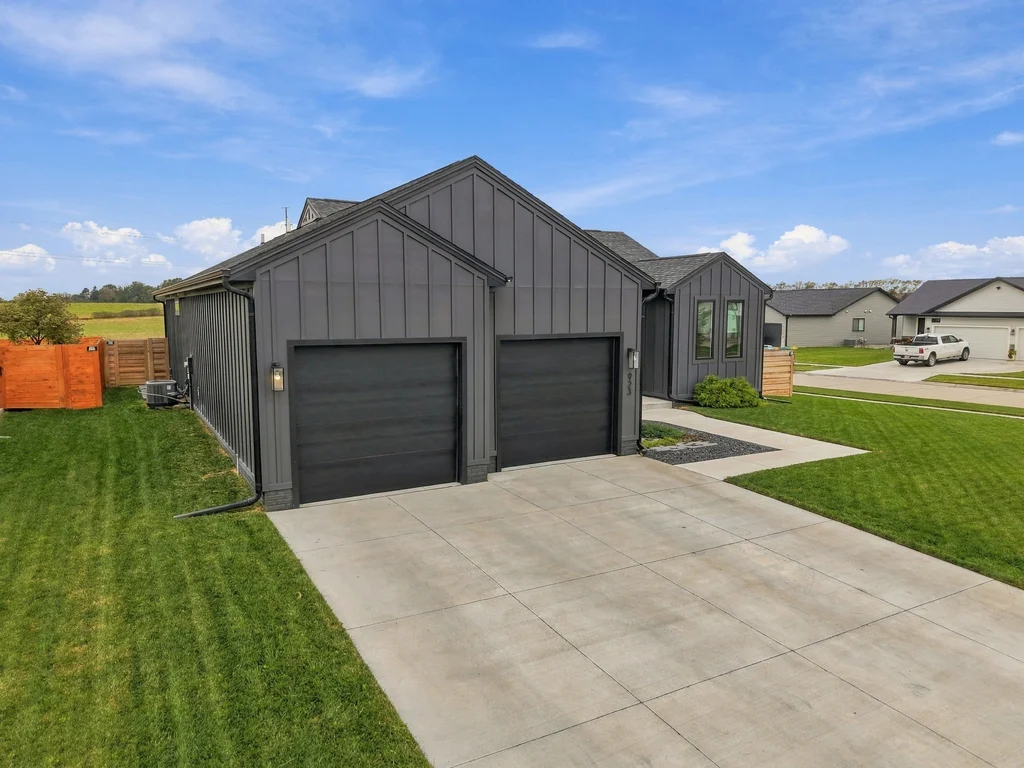 923 W Desert Vis Dr-05