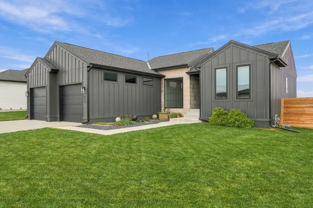 923 W Desert Vis Dr-08