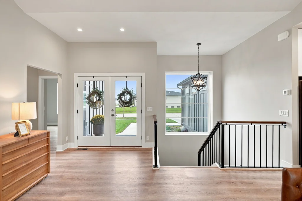 923 W Desert Vis Dr-10