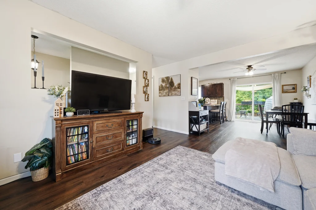 1407 Bell St-08