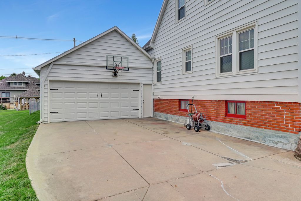 736 N 7th St-09