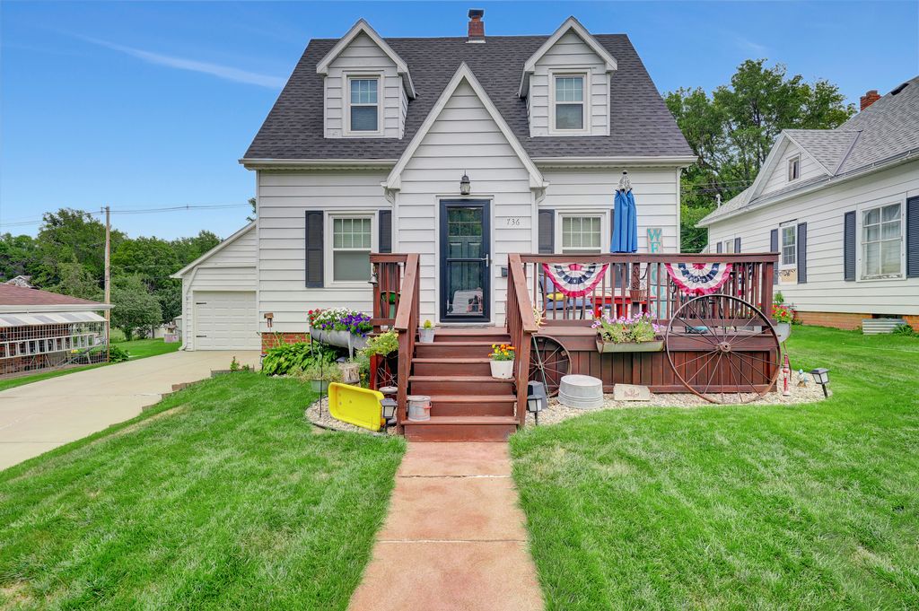 736 N 7th St-10