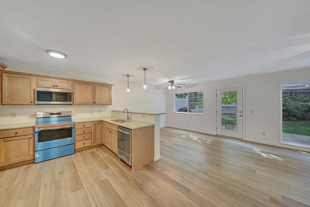 4205 N 18th St-13