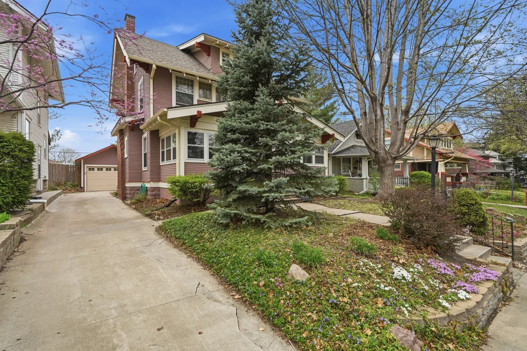 1915 S 23rd St-05