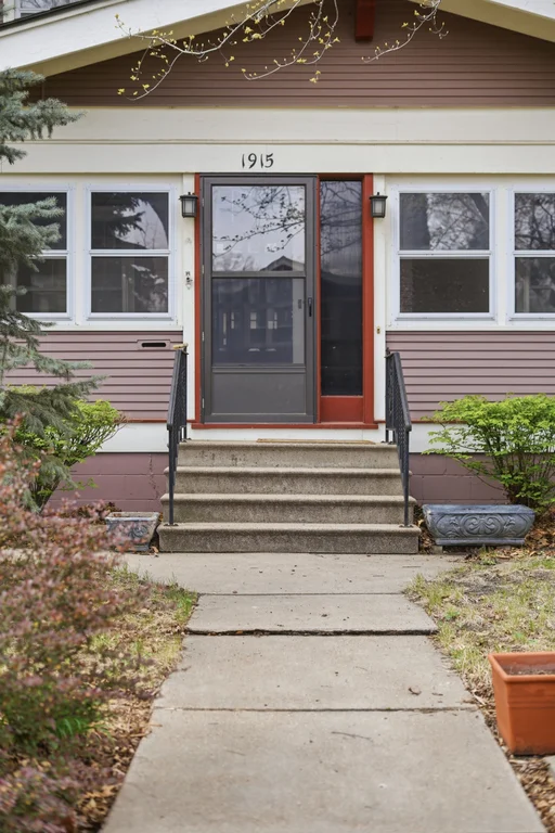 1915 S 23rd St-07