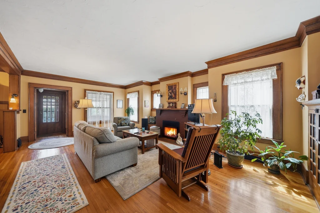 1915 S 23rd St-10