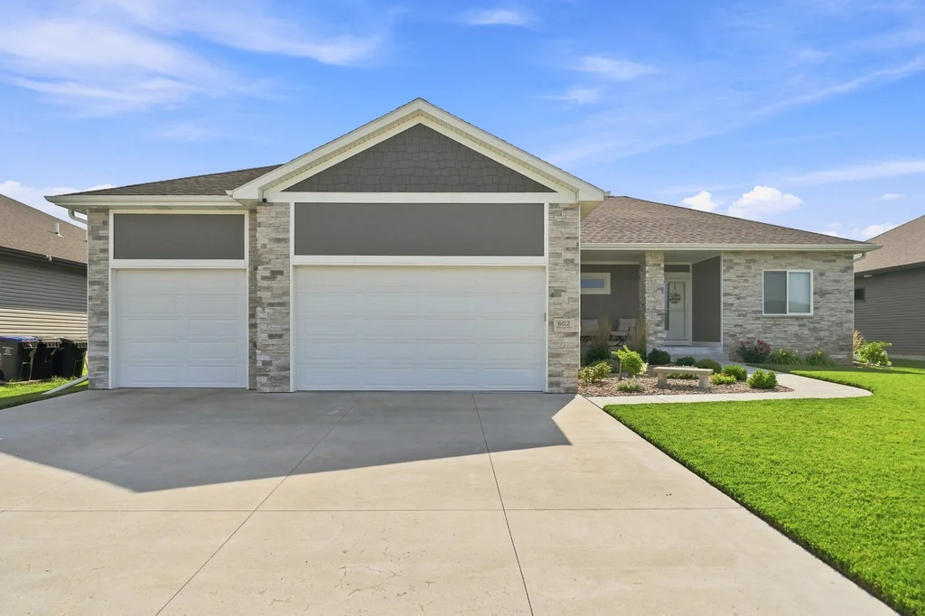 602 Waterside Way-01
