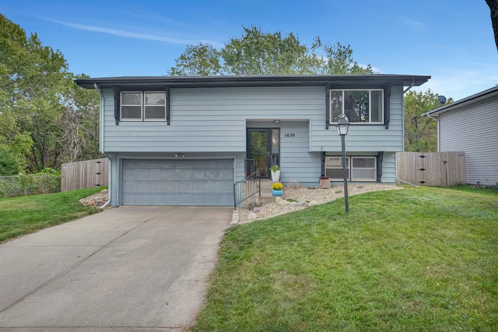 5620 S 42nd St Ct-01