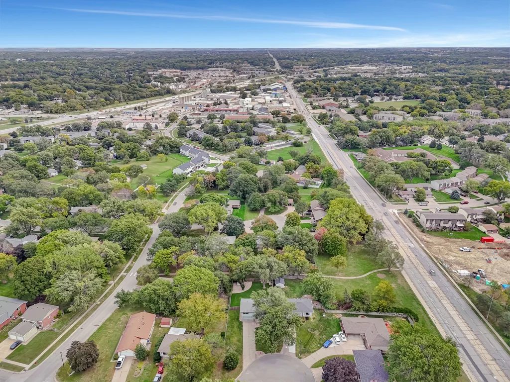 5620 S 42nd St Ct-02
