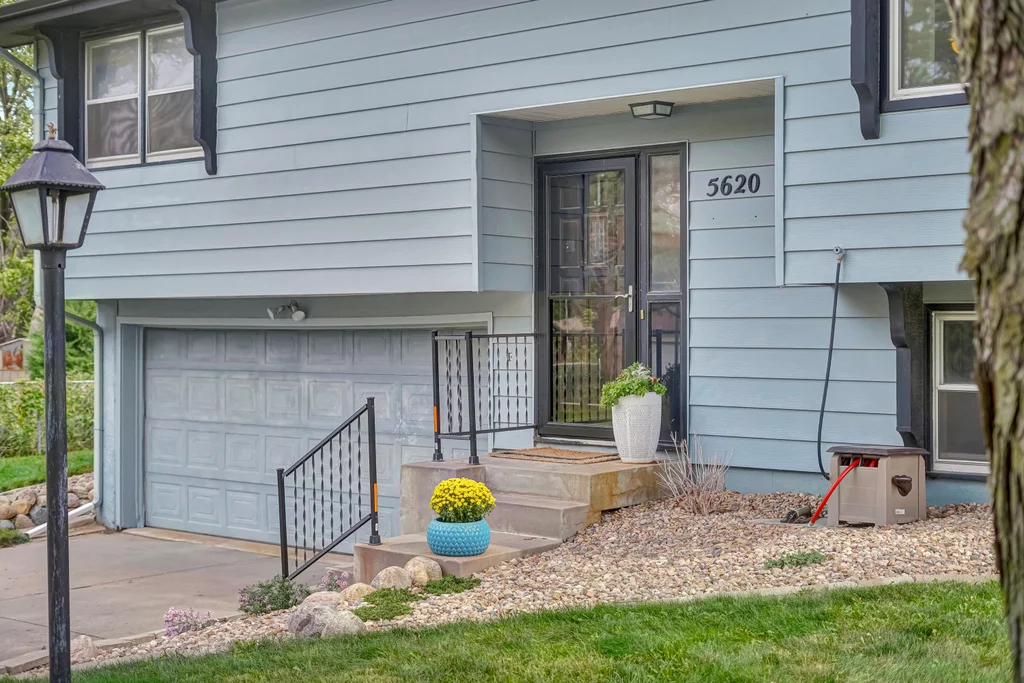 5620 S 42nd St Ct-07