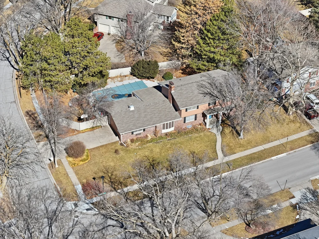 7100 Lincolnshire Rd-03