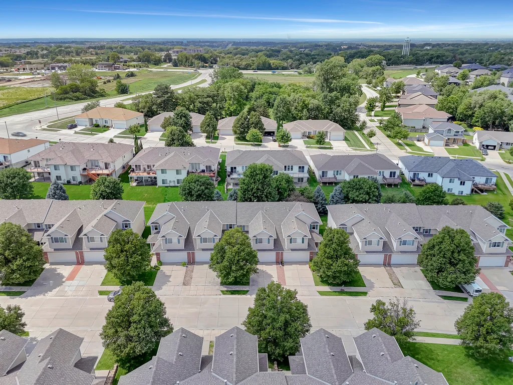 6921 Naples Dr-02