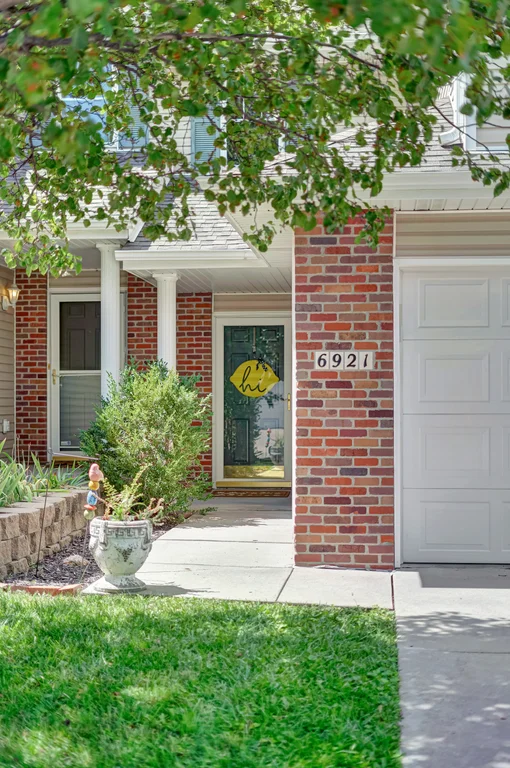 6921 Naples Dr-06