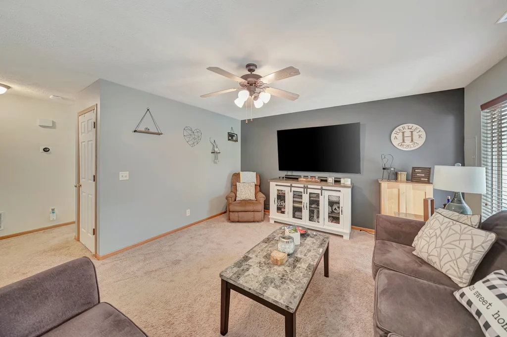 6921 Naples Dr-08
