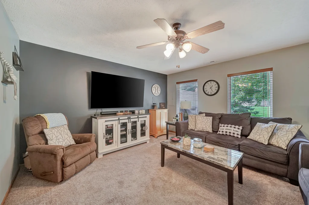 6921 Naples Dr-09