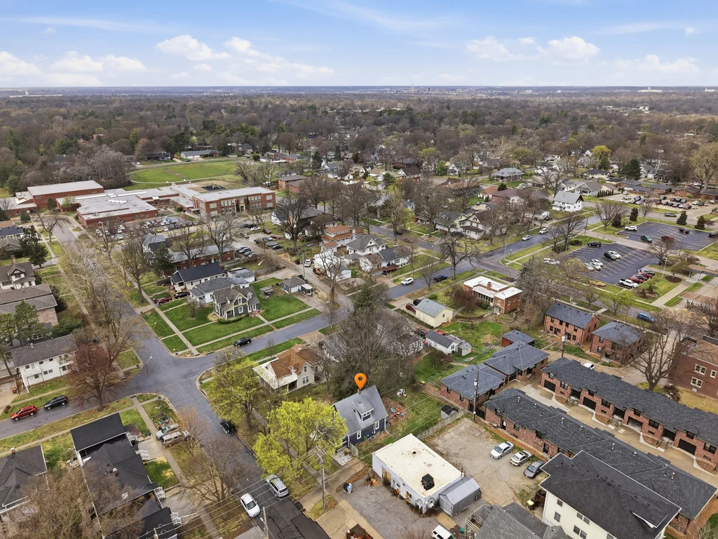 4718 Stockwell St-02
