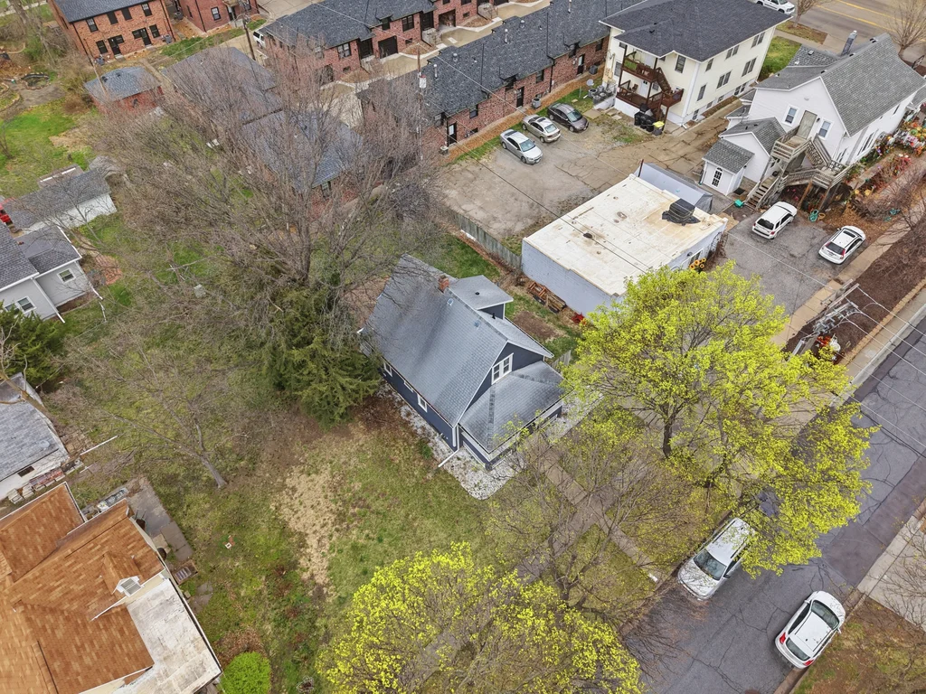 4718 Stockwell St-05