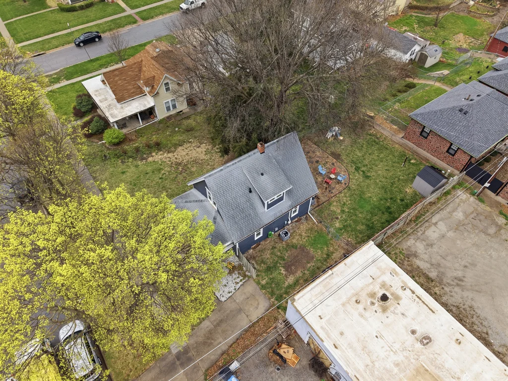 4718 Stockwell St-06