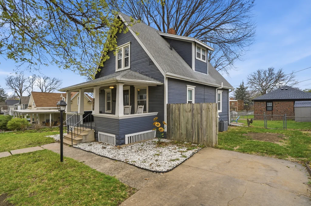 4718 Stockwell St-07
