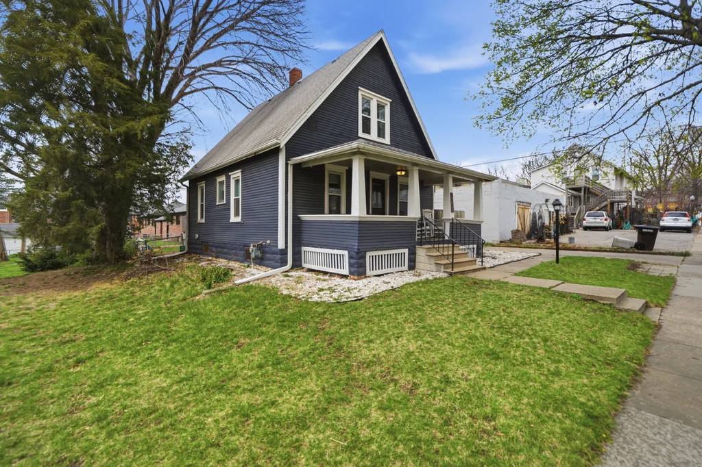 4718 Stockwell St-08
