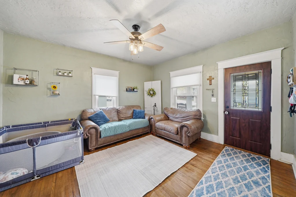 4718 Stockwell St-10