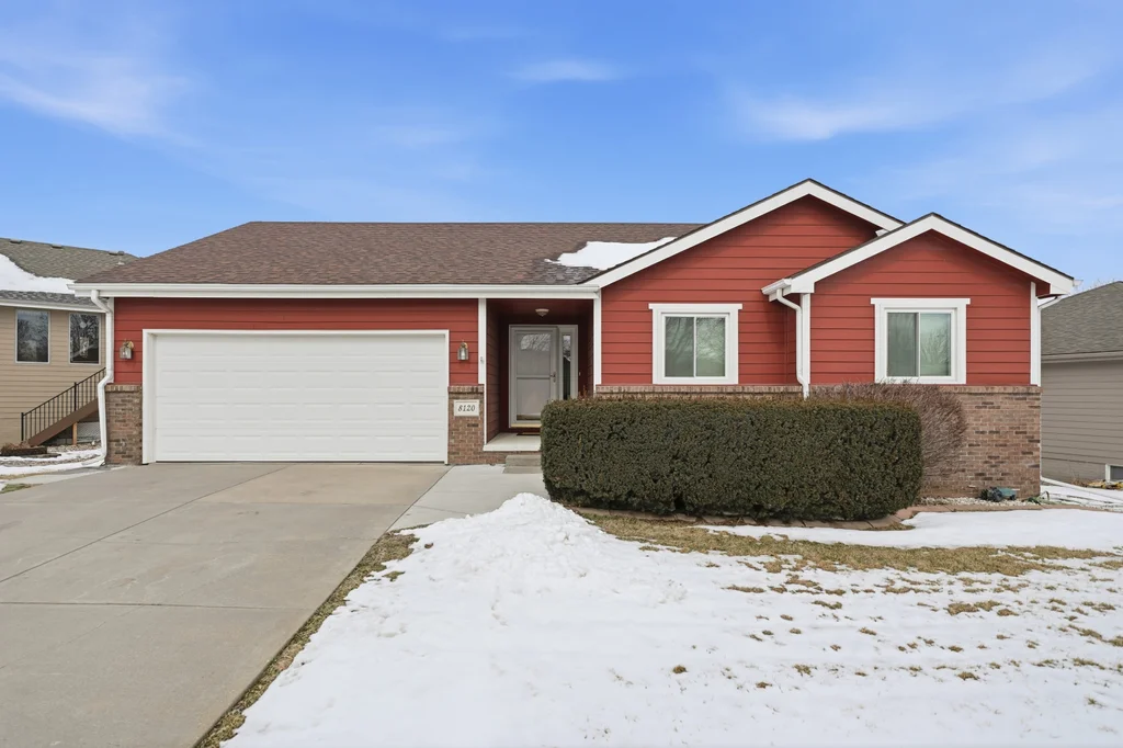 8120 Grand Oaks Dr-01