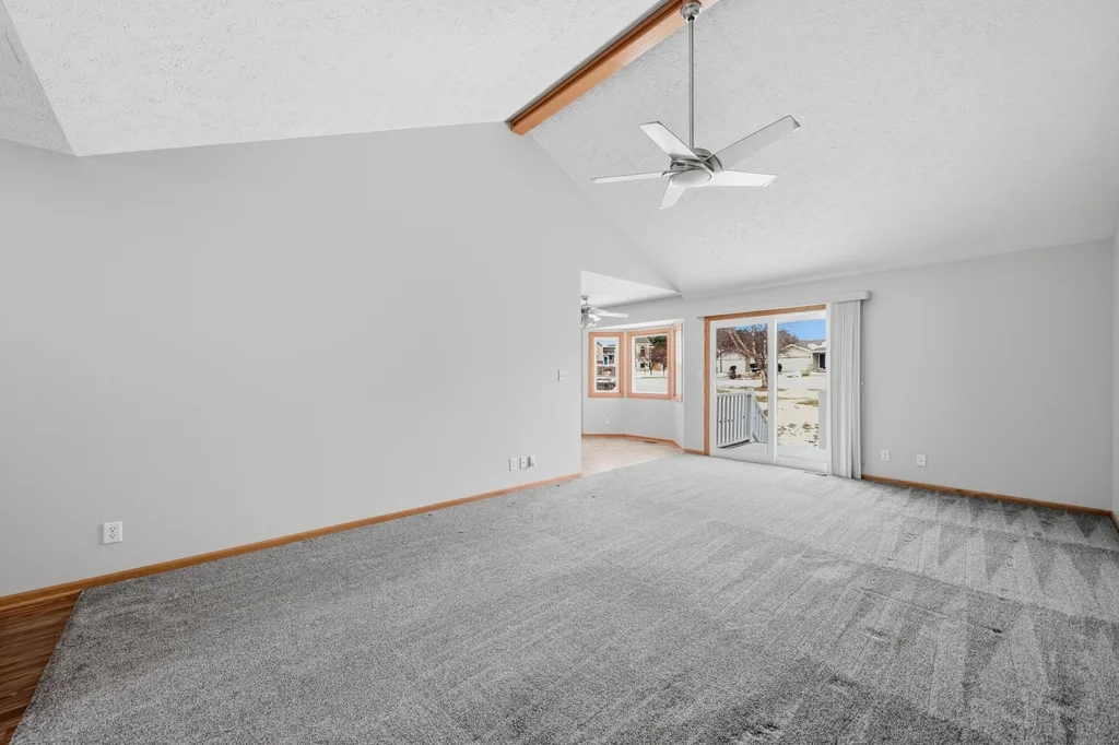 8120 Grand Oaks Dr-10