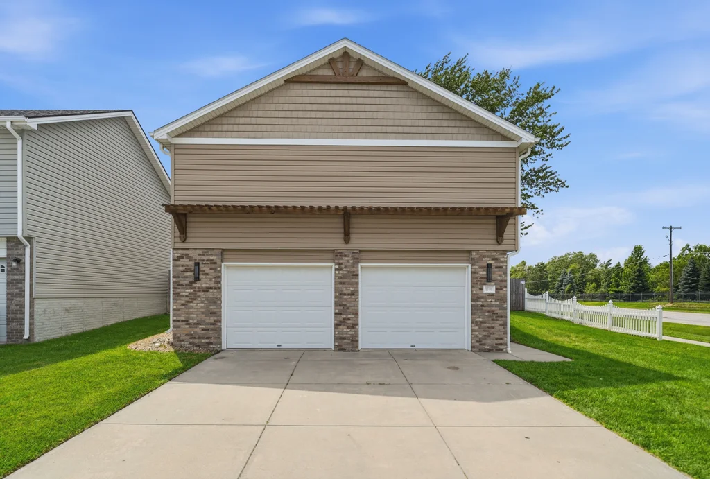 5701 S 96th St-05