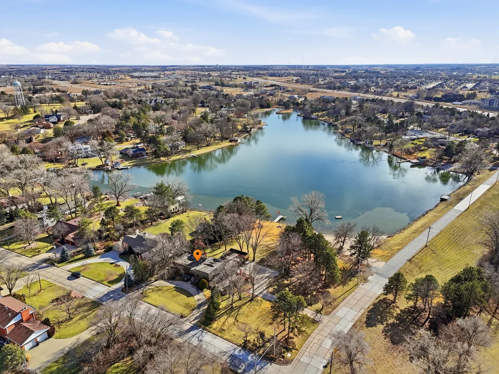 7803 N Shore Dr-02