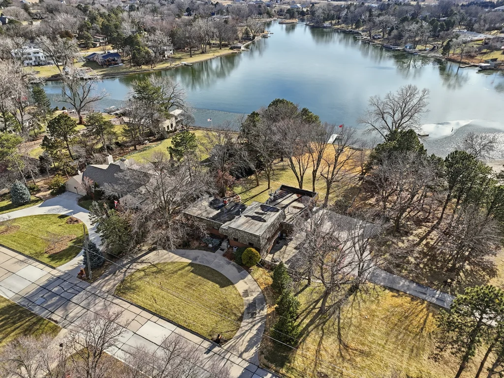 7803 N Shore Dr-04