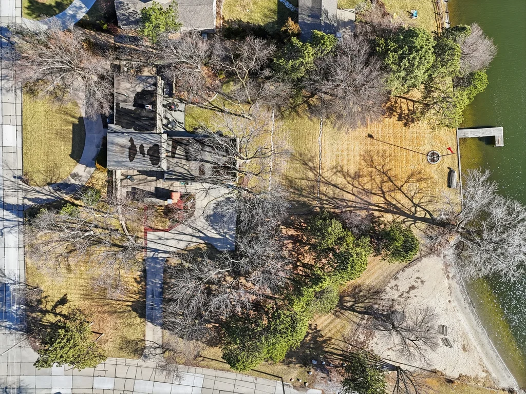 7803 N Shore Dr-05