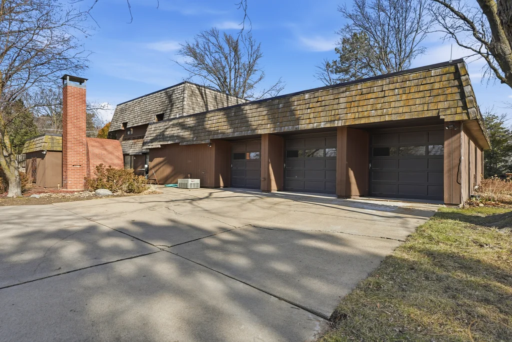 7803 N Shore Dr-10