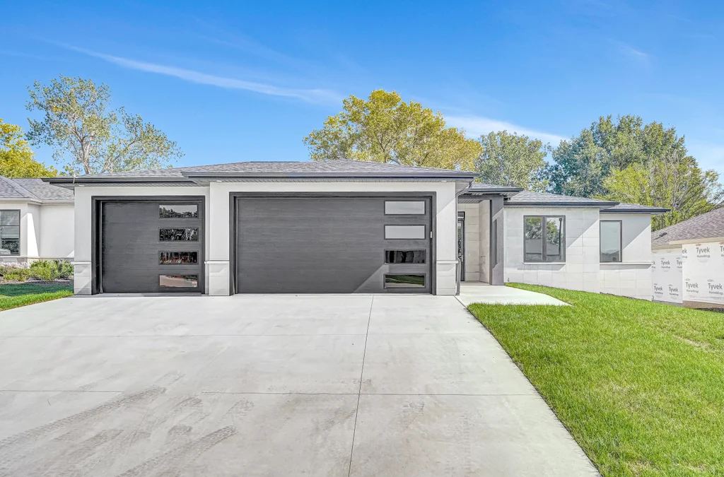 6255 Carveth Dr-01
