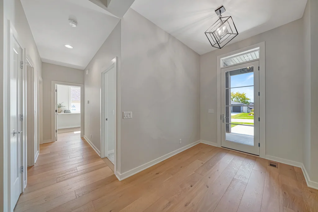 6255 Carveth Dr-10
