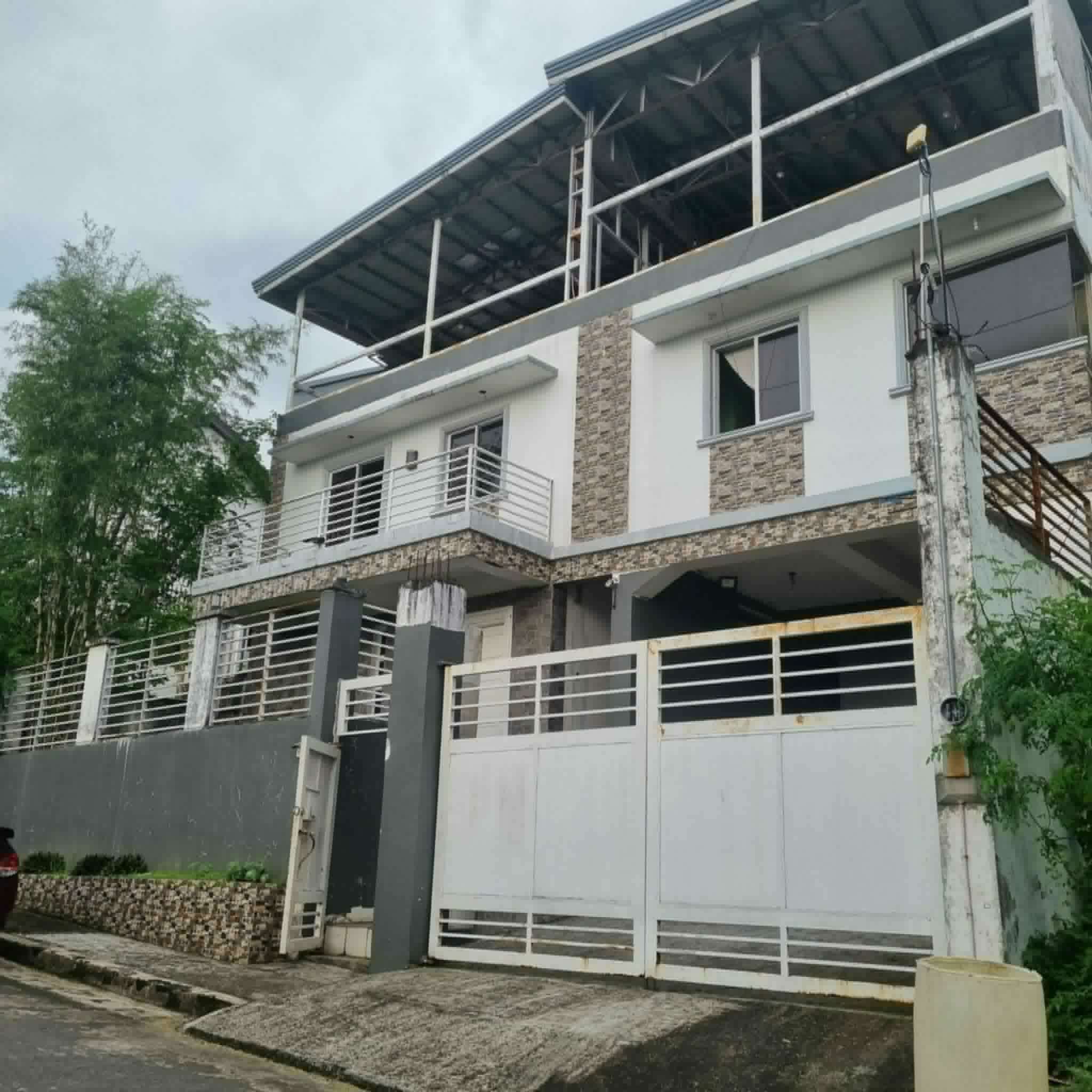 Semi furnished House and Lot in Greenwoods Executive Village in Philippines, 