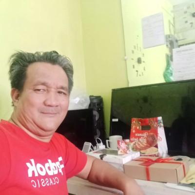 Roland Ferrer, listing agent