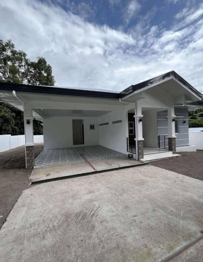West Balagbog Valencia Negros Oriental - House and Lot — Philippines,