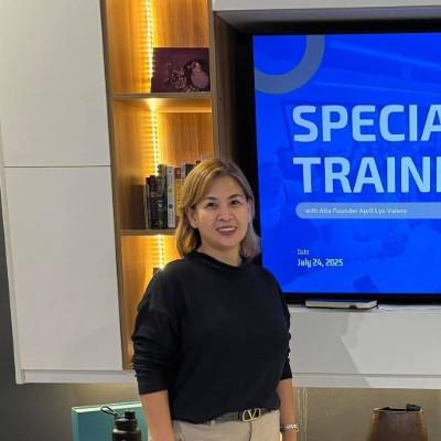 Ann Casas, seller