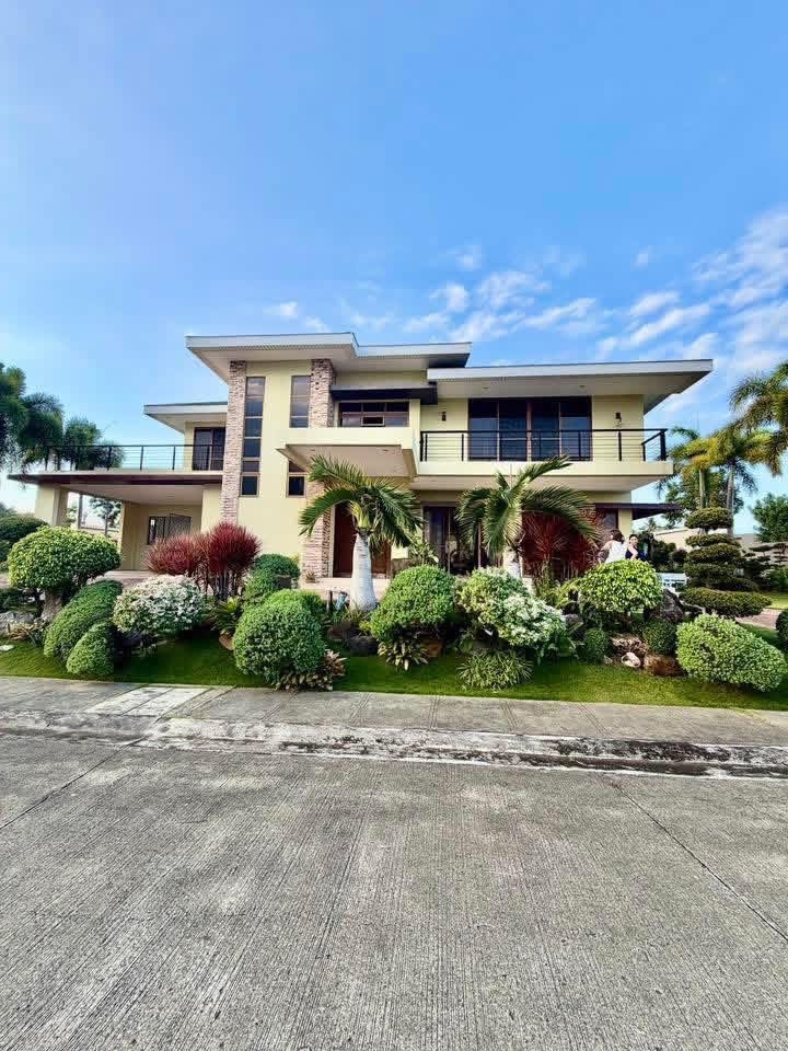 Coastal Luxury Home 5B4T House and Lot  in Philippines, 