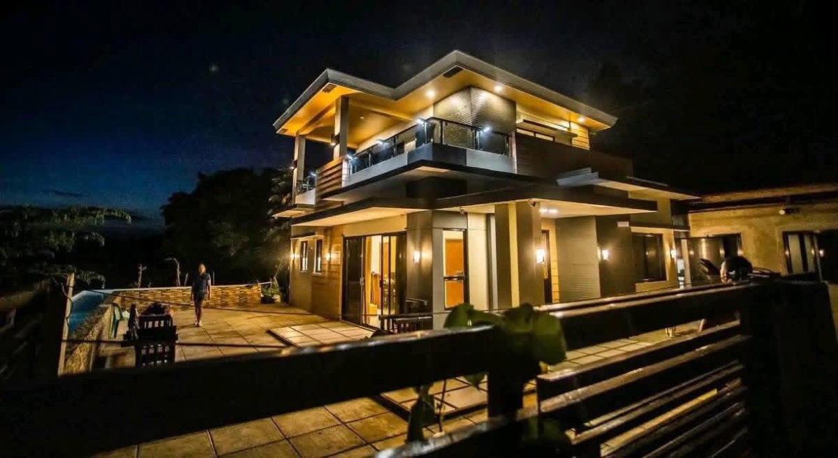 4BR 5 TB House and Lot  in Philippines, 