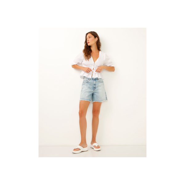 short mom jeans alongado barra desfiada azul
