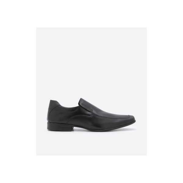 Sapato Slip On em Couro com Recortes e Bico Quadrado Preto