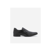 Sapato Slip On em Couro com Recortes e Bico Quadrado Preto