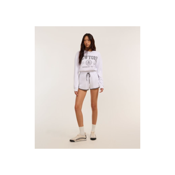 Short em Moletom com Forro Fleece e Viés Contrastante Branco