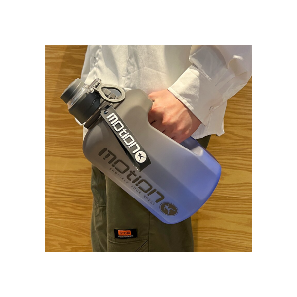 Grande Capacidade Sports Water Bottle, Outdoor Fitness Chaleira, Gradiente Copo De Plástico, Estudantes Portáteis, Big Ton Barrel, 2.2L