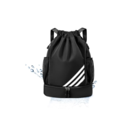 Mochila Esportiva com Cordão, Separação seca e húmida, Mochila de grande capacidade para viagens de lazer, Bolsos Laterais em Malha, Preto com Listras (Preto)
