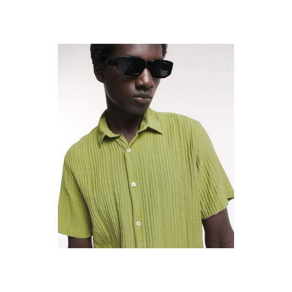 Camisa Regular em Viscose com Textura Canelada Verde