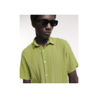 Camisa Regular em Viscose com Textura Canelada Verde