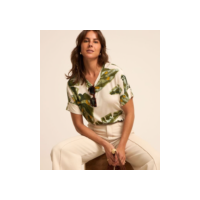 Blusa em Viscose com Manga Recortada e Folhagens Estampas Verde/Branco